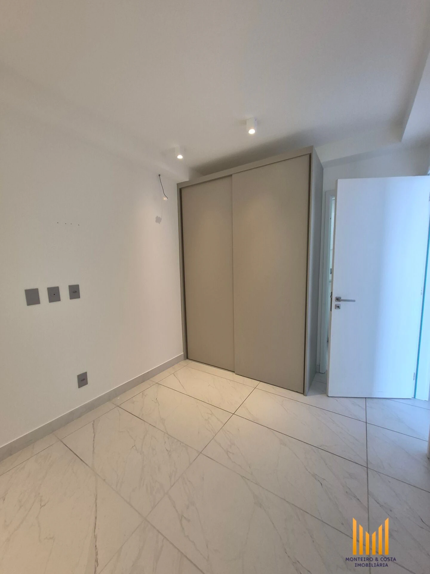 Apartment, 55 m², with a water view — photo 3