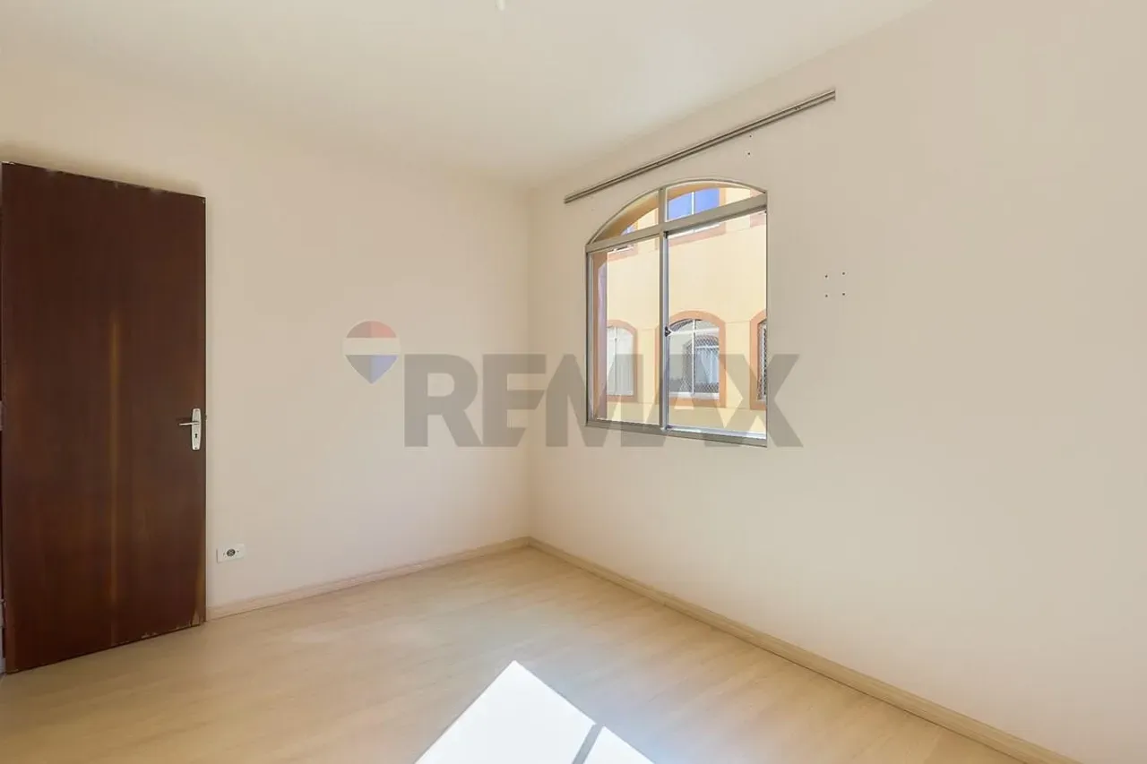 2-bedroom apartment with wood or laminate floors in Curitiba — photo 12