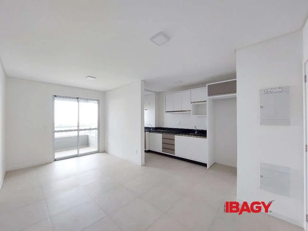 Apartamento com churrasqueira privativa e cozinha integrada