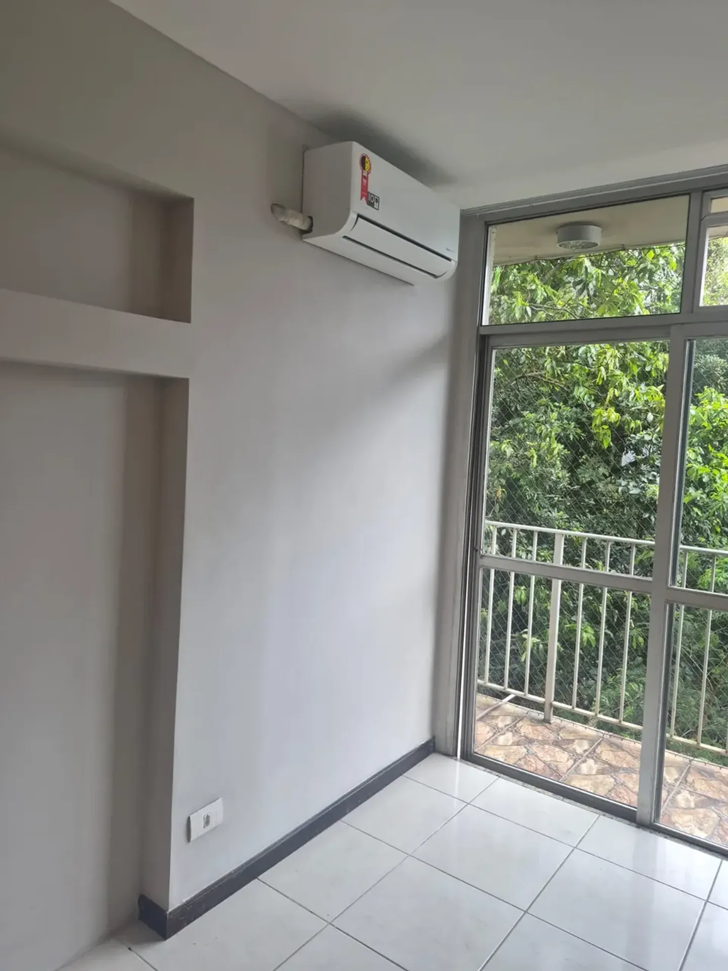Home office in a 4-bedroom apartment, 138 m²