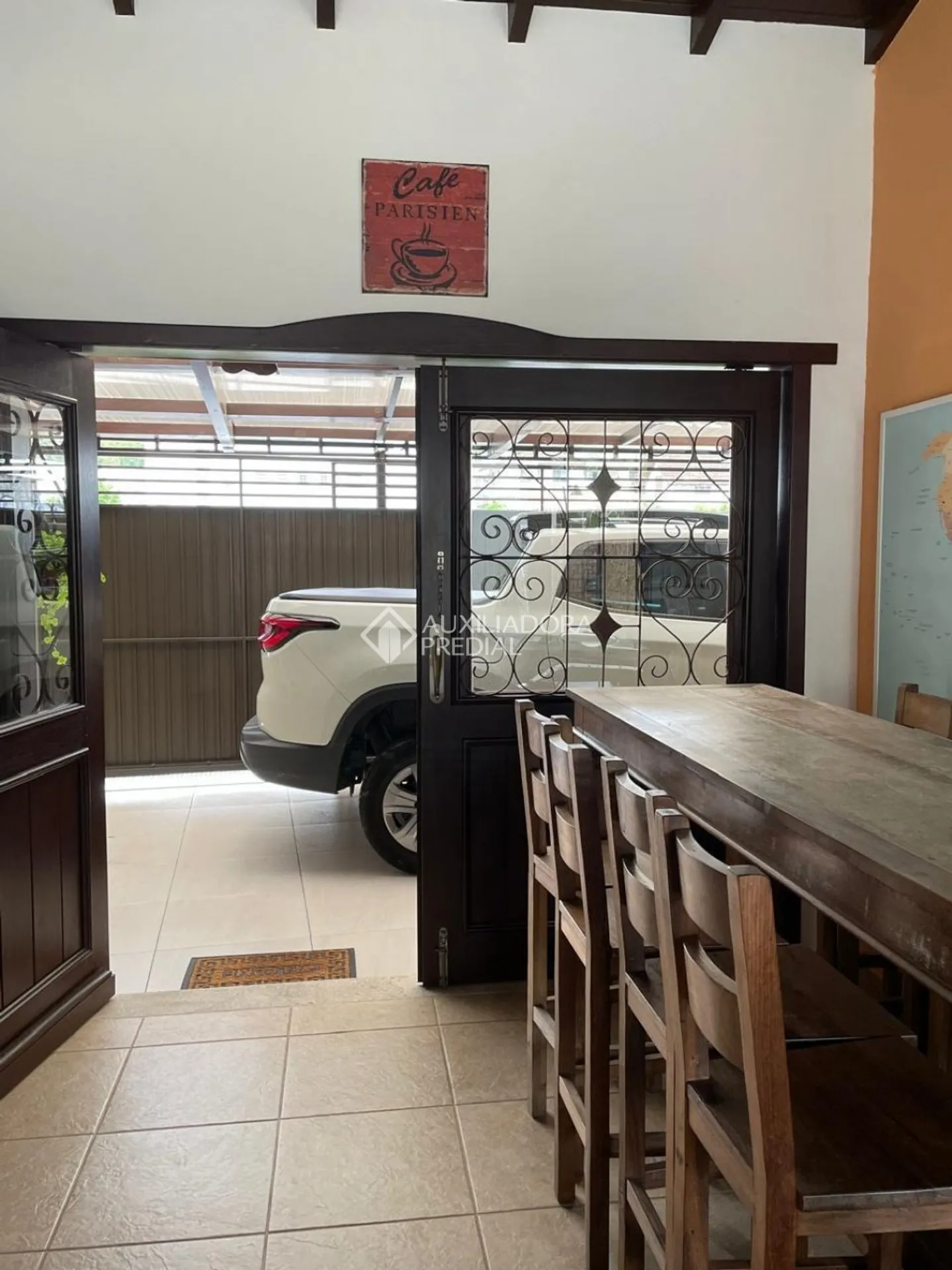 Furnished 350 m² house with an open-plan gas kitchen — photo 4