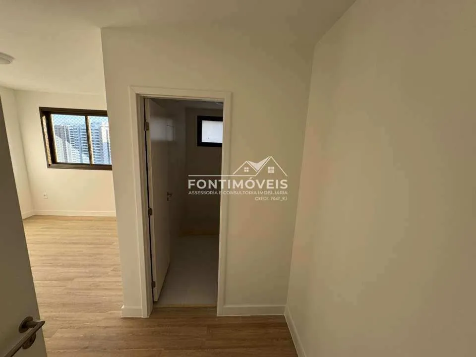 4-bedroom apartment with a balcony and 121 m² — photo 10