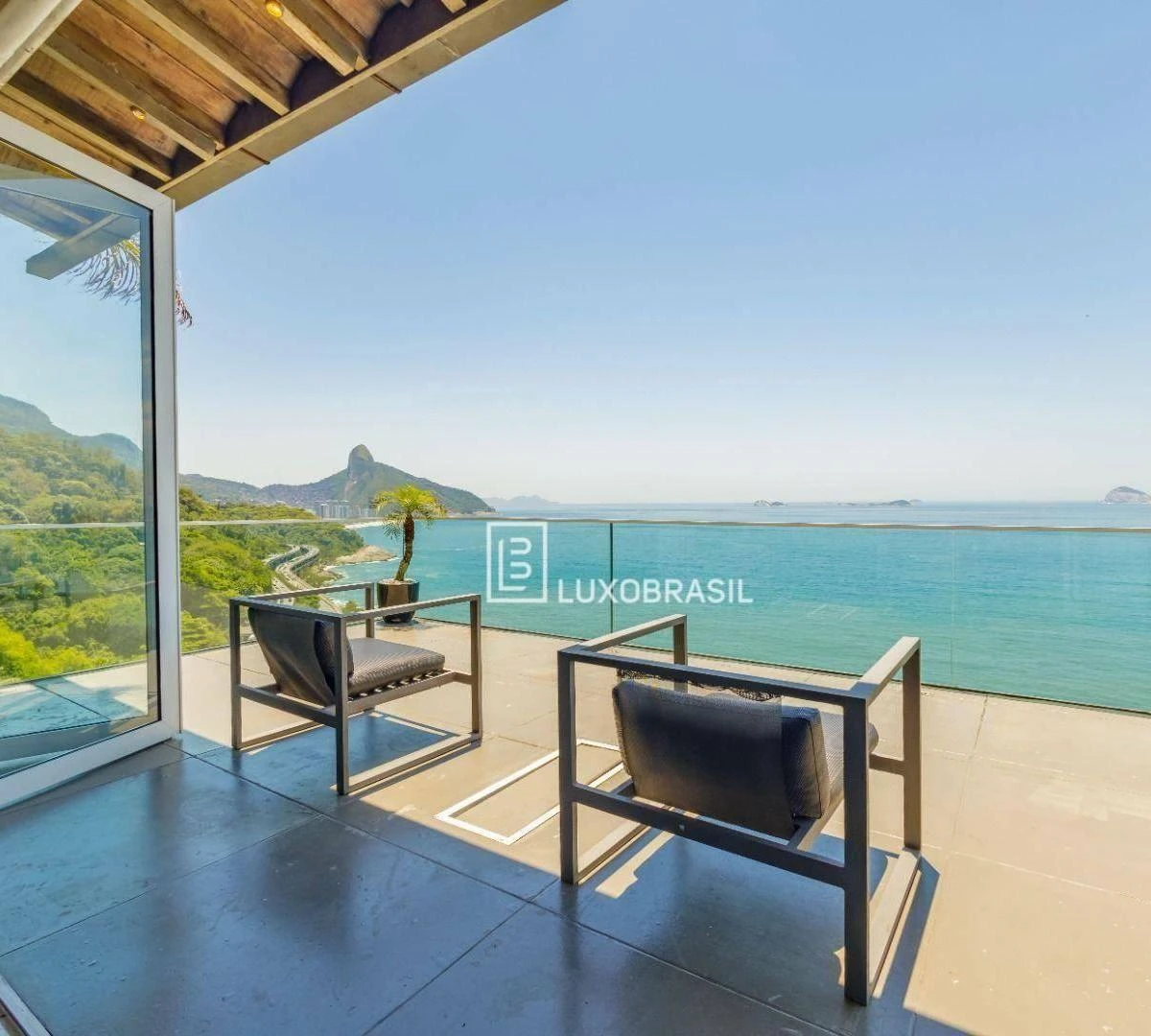 Furnished 800 m² house with 5 en-suite bedrooms — photo 27