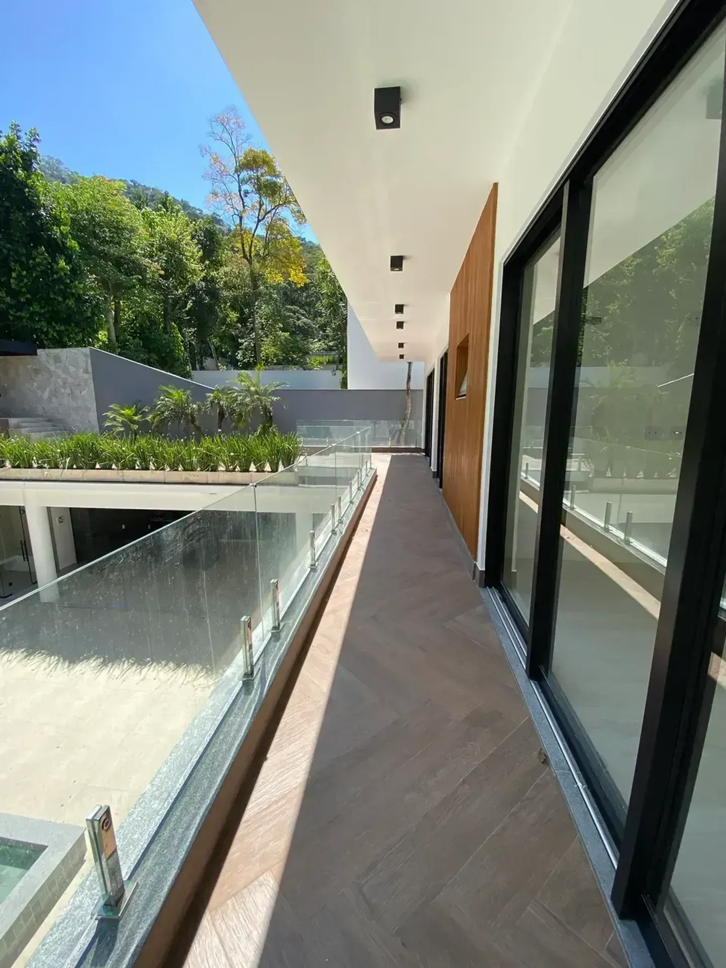 Unfurnished house with 5 bedrooms and 5 bathrooms — photo 26