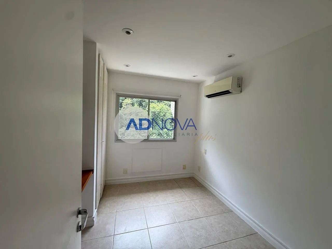 2-bedroom apartment with a bathtub — photo 16