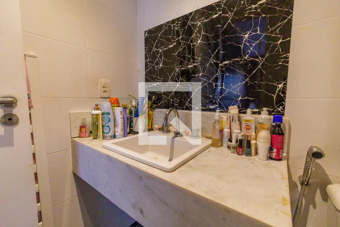 Furnished apartment with 2 bedrooms, 1 en-suite and balcony — photo 36