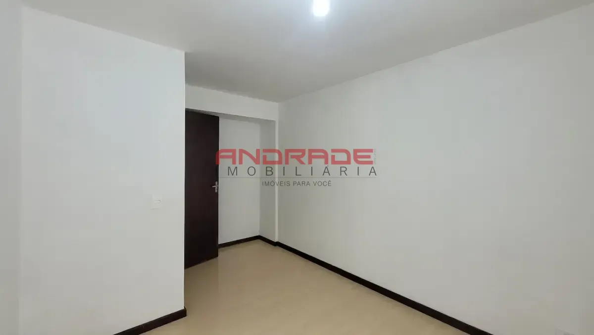 3-bedroom apartment with a separate closed-off kitchen — photo 40