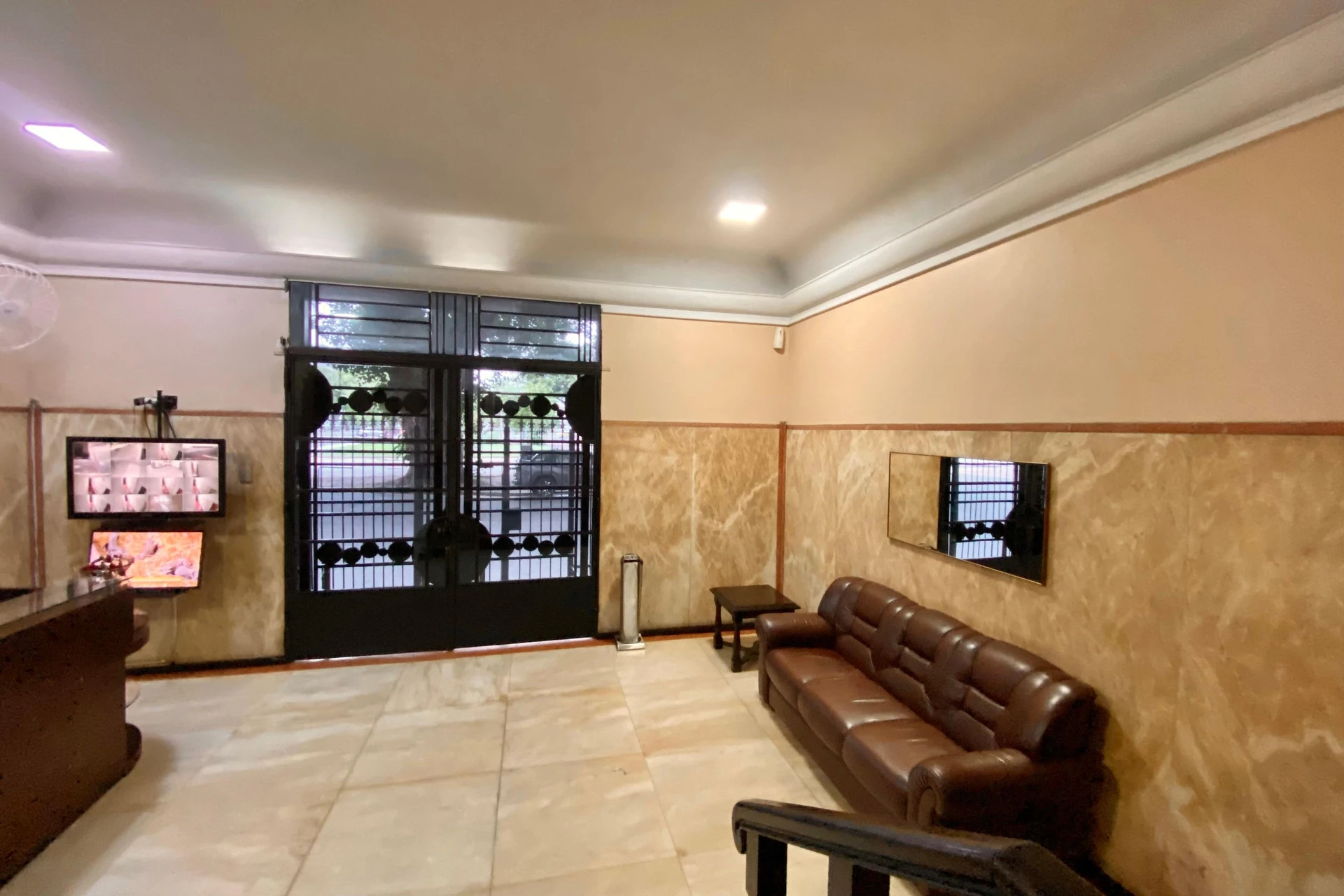 2-bedroom apartment with a private BBQ — photo 18