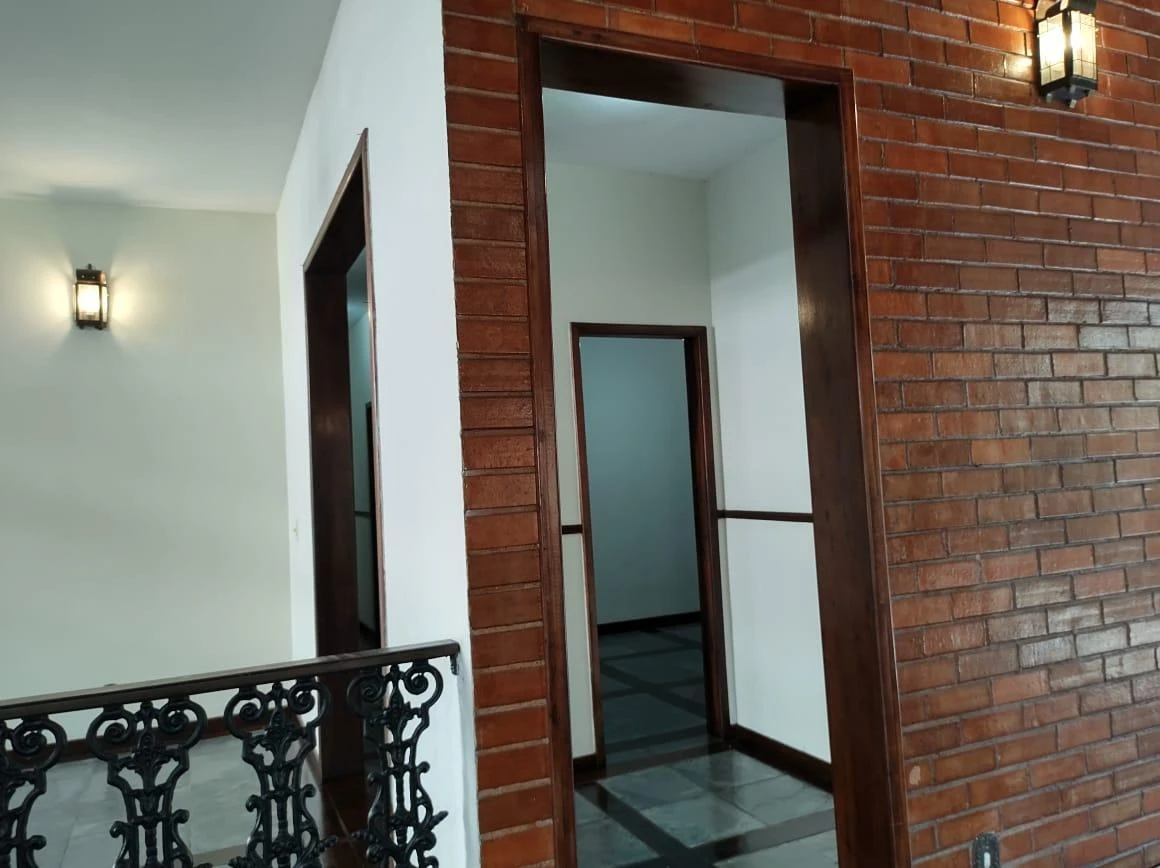 Casa térrea sem mobília com 4 quartos e 6 banheiros — photo 2