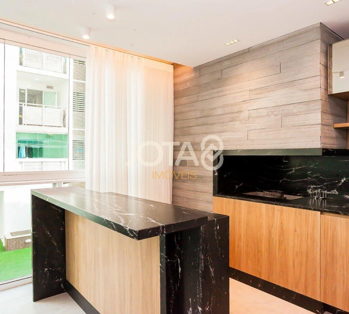Furnished 3-bedroom apartment with 201 m² — photo 30