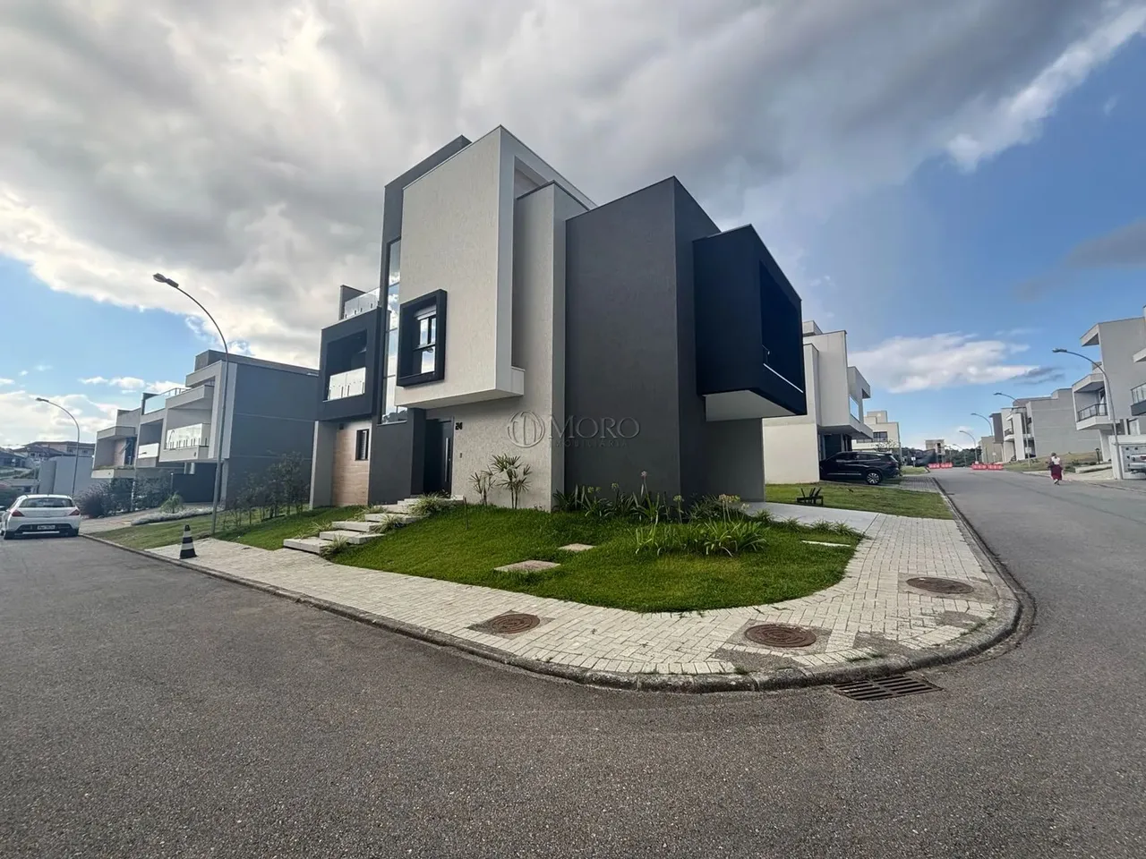 Будинок у кондомініумі з 3 спальнями та 243 м² — photo 3