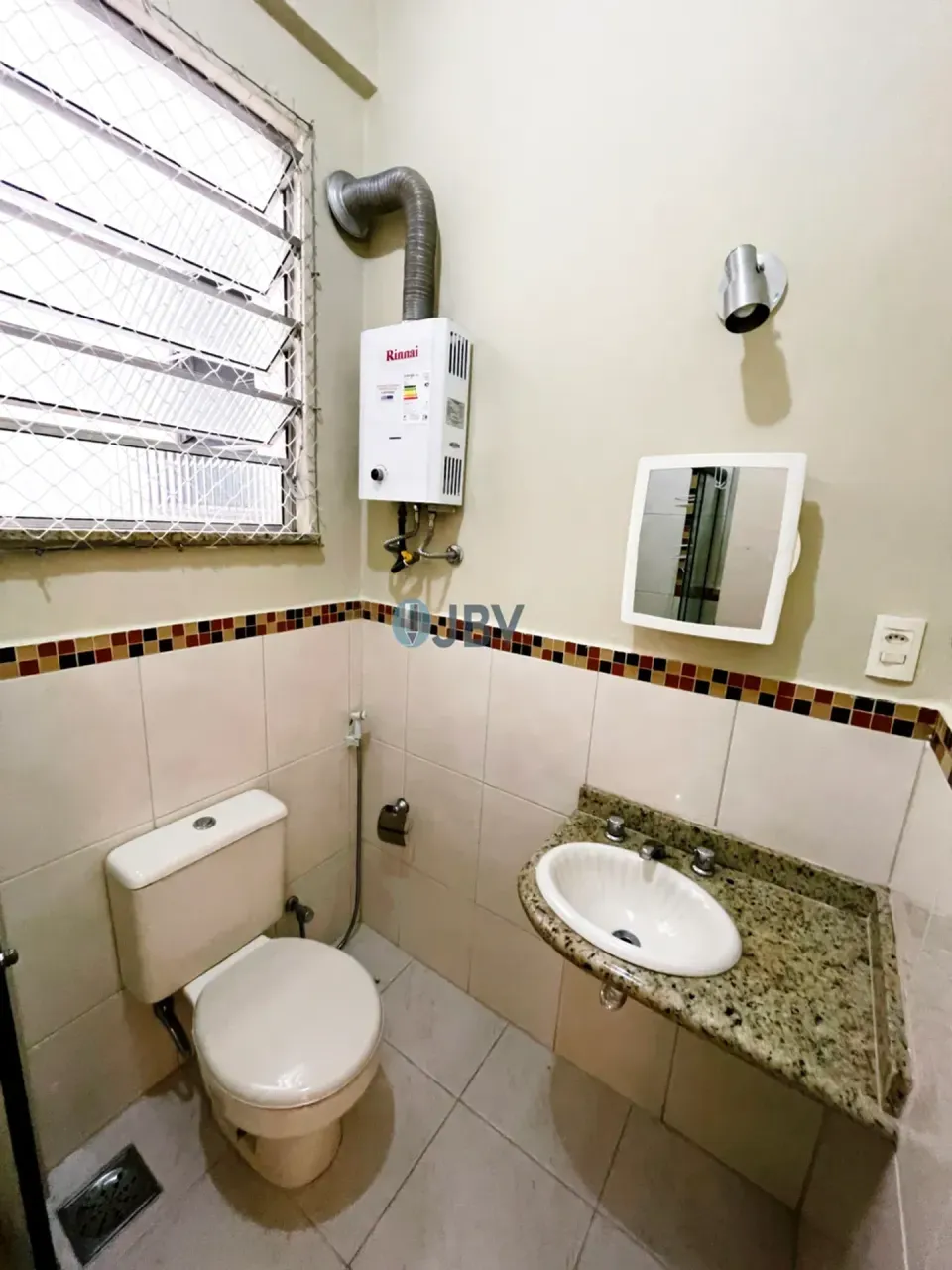 Деревянный пол или ламинат и 1 спальня: квартира 35 м² — photo 12
