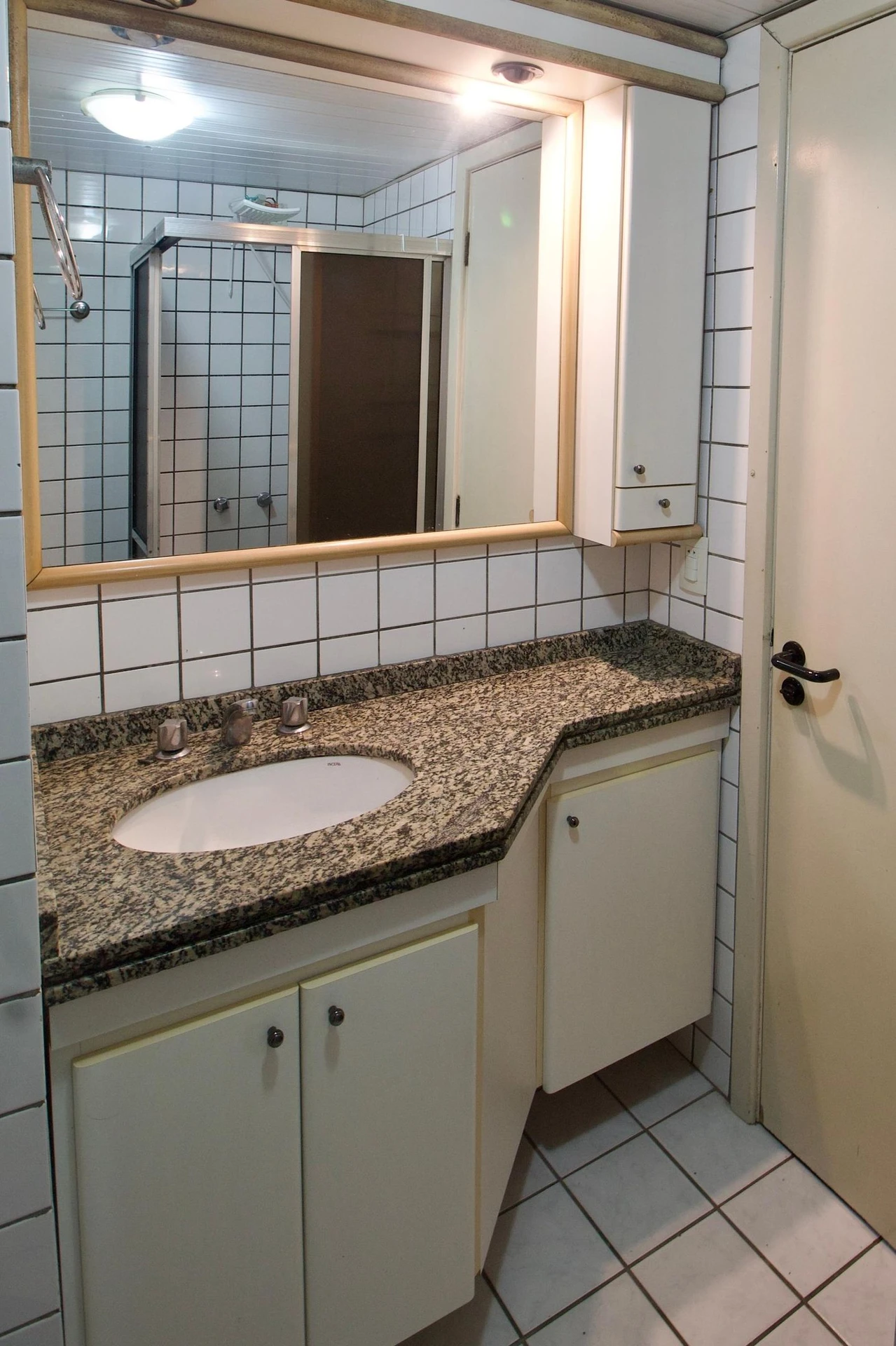 Furnished 1-bedroom apartment with a balcony — photo 28
