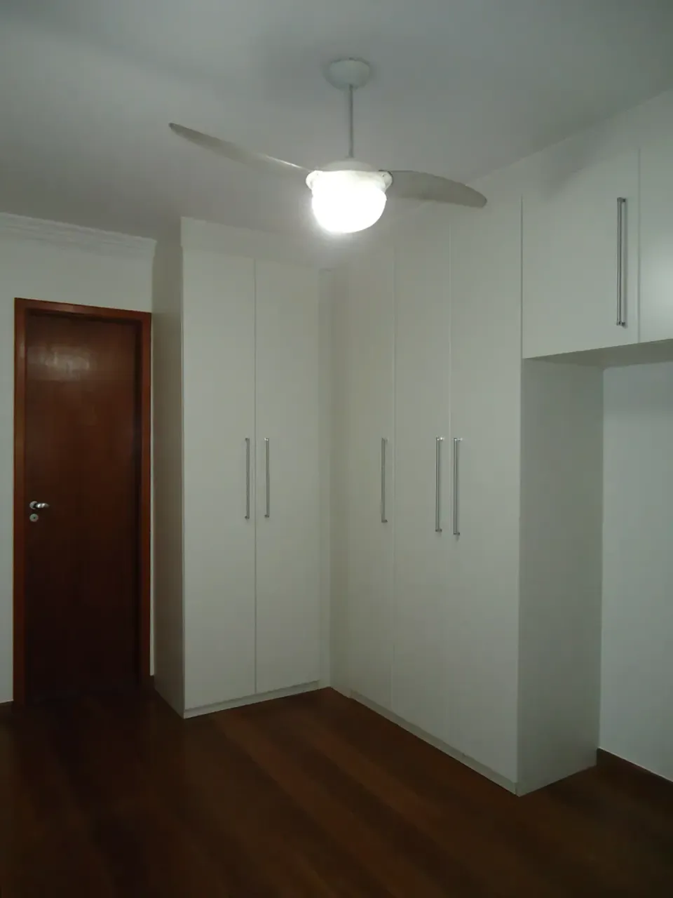 Wood or laminate floors in a 3-bedroom apartment, 107 m² — photo 14