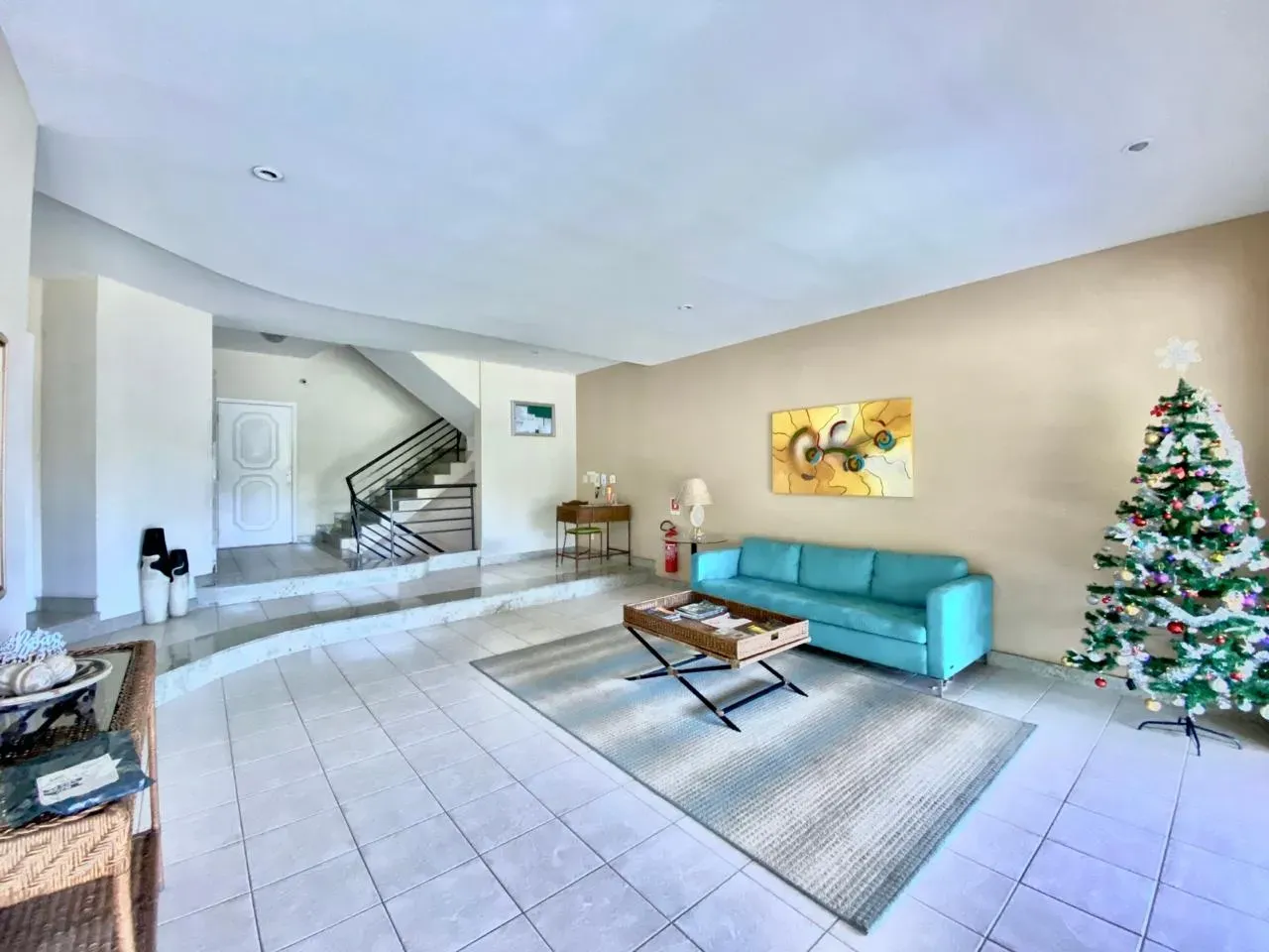 Furnished 369 m² apartment with a closed kitchen — photo 27