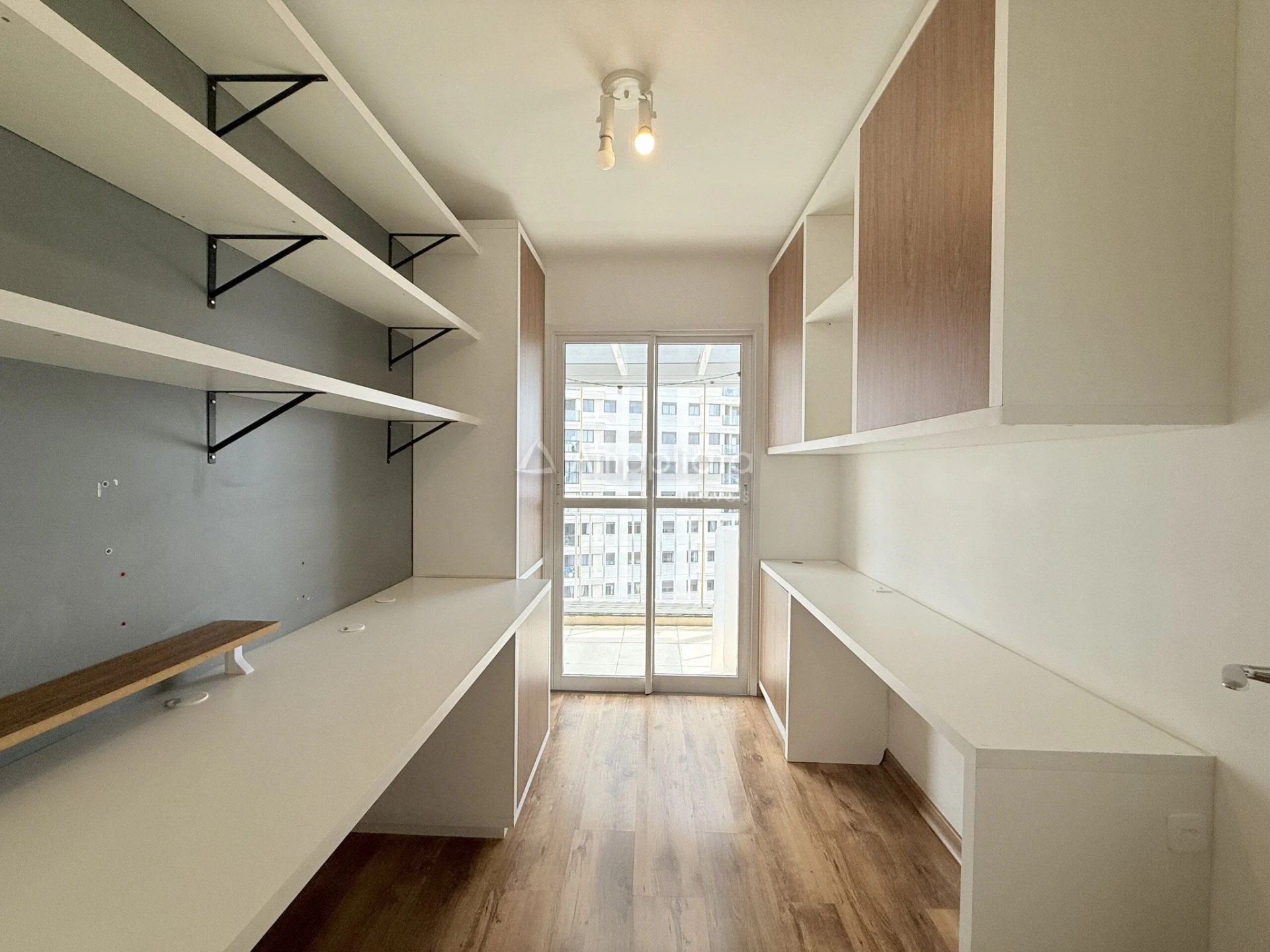 Glass-enclosed balcony in a 3-bedroom apartment, 78 m² — photo 3