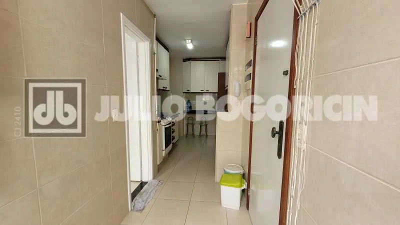 3-bedroom apartment with a suite and a balcony — photo 23
