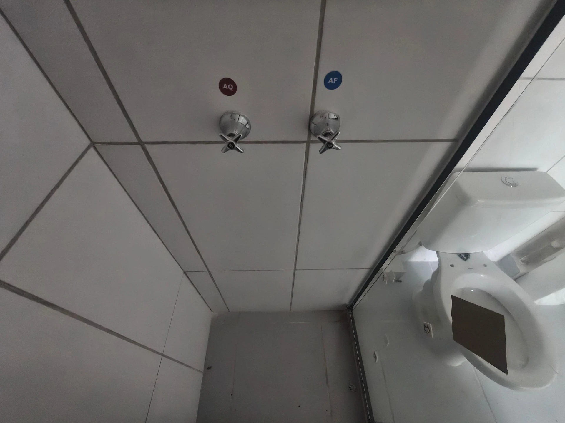 2-bedroom apartment with balcony and glass-enclosed shower — photo 29