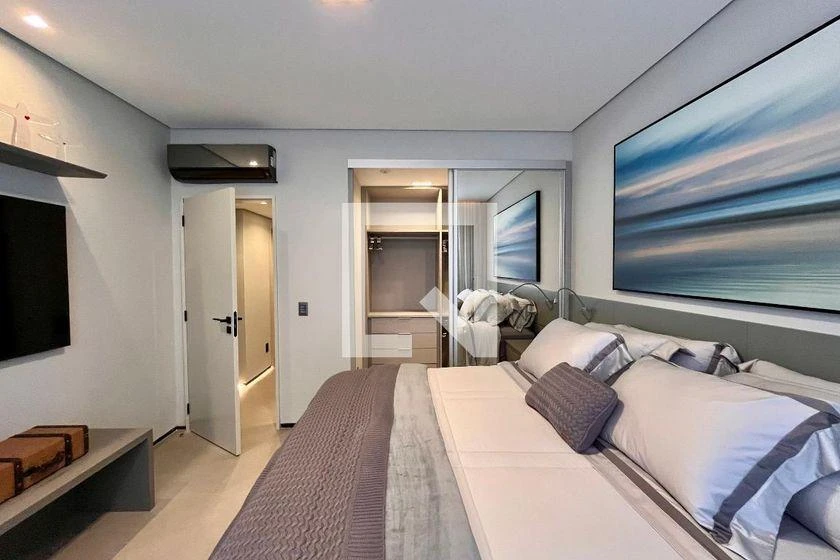 Apartamento de 150 m² com closet e janelas do piso ao teto — photo 22