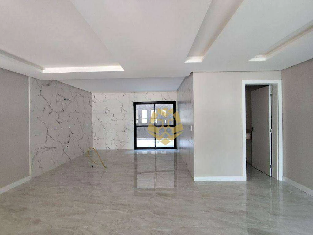 3-bedroom townhouse with 250 m² and a balcony — photo 3