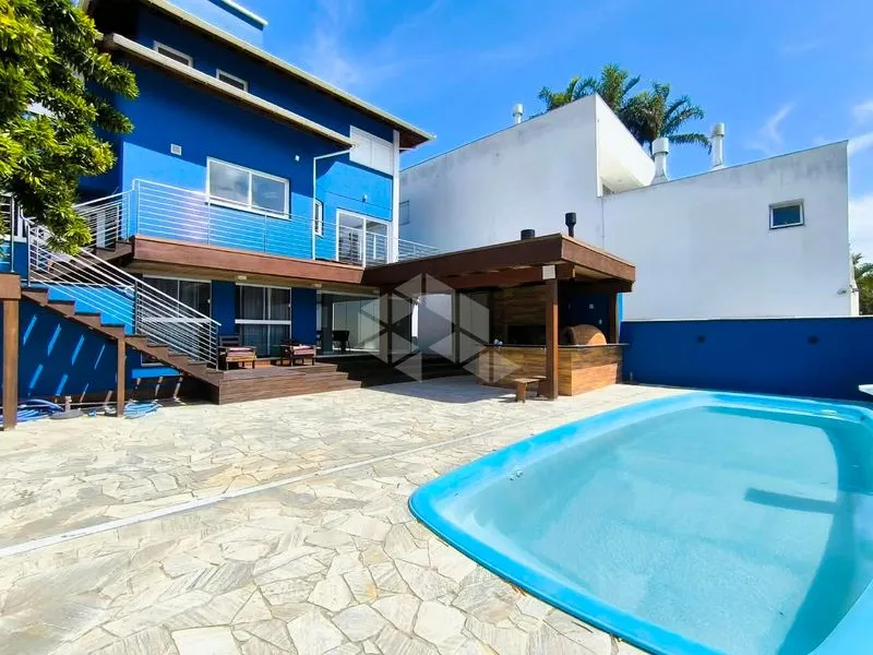 4-bedroom house with floor-to-ceiling windows — photo 54