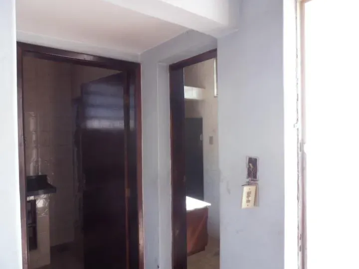 Unfurnished house with 4 bedrooms and 2 bathrooms — photo 2