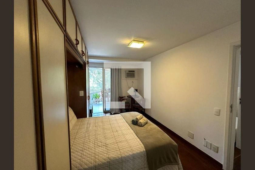 Glass-enclosed balcony in a 3-bedroom apartment, 132 m² — photo 11