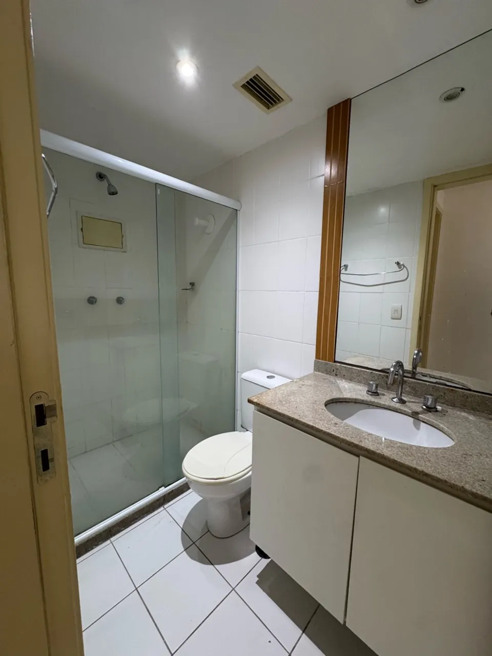 3-bedroom apartment in a building with a gym — photo 5
