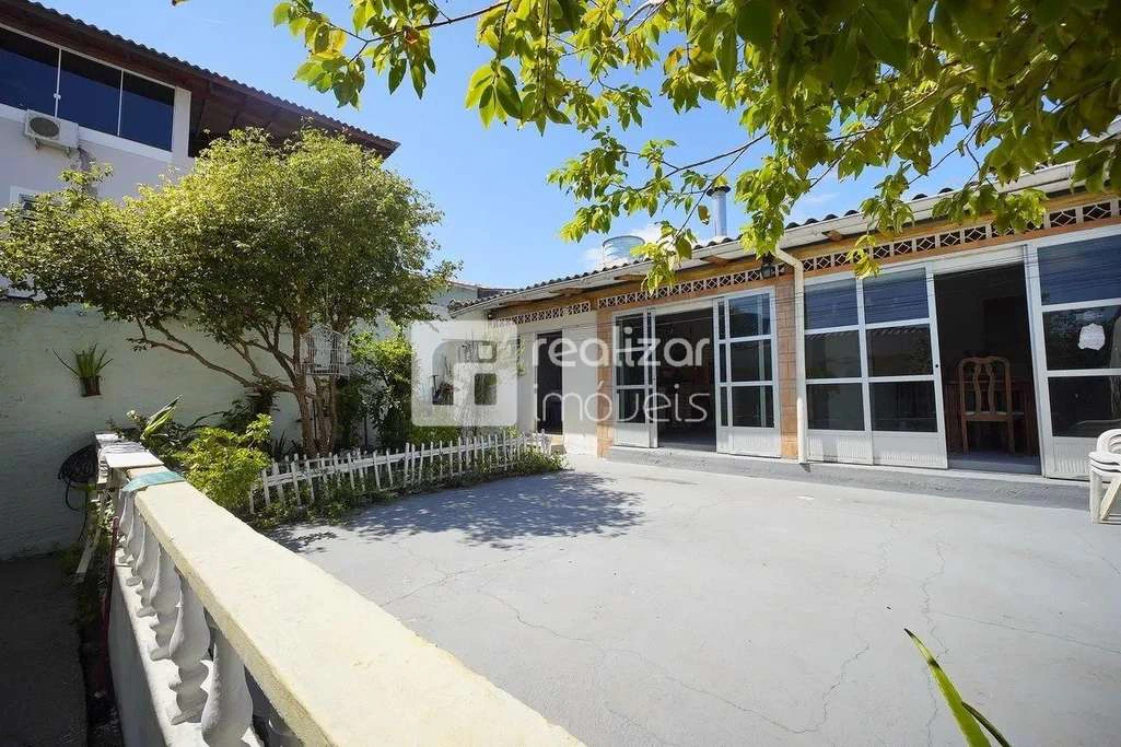 5-bedroom house with 360 m², garden and private BBQ — photo 5