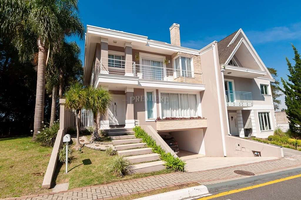 270 m² house with 4 bedrooms and 4 parking spaces