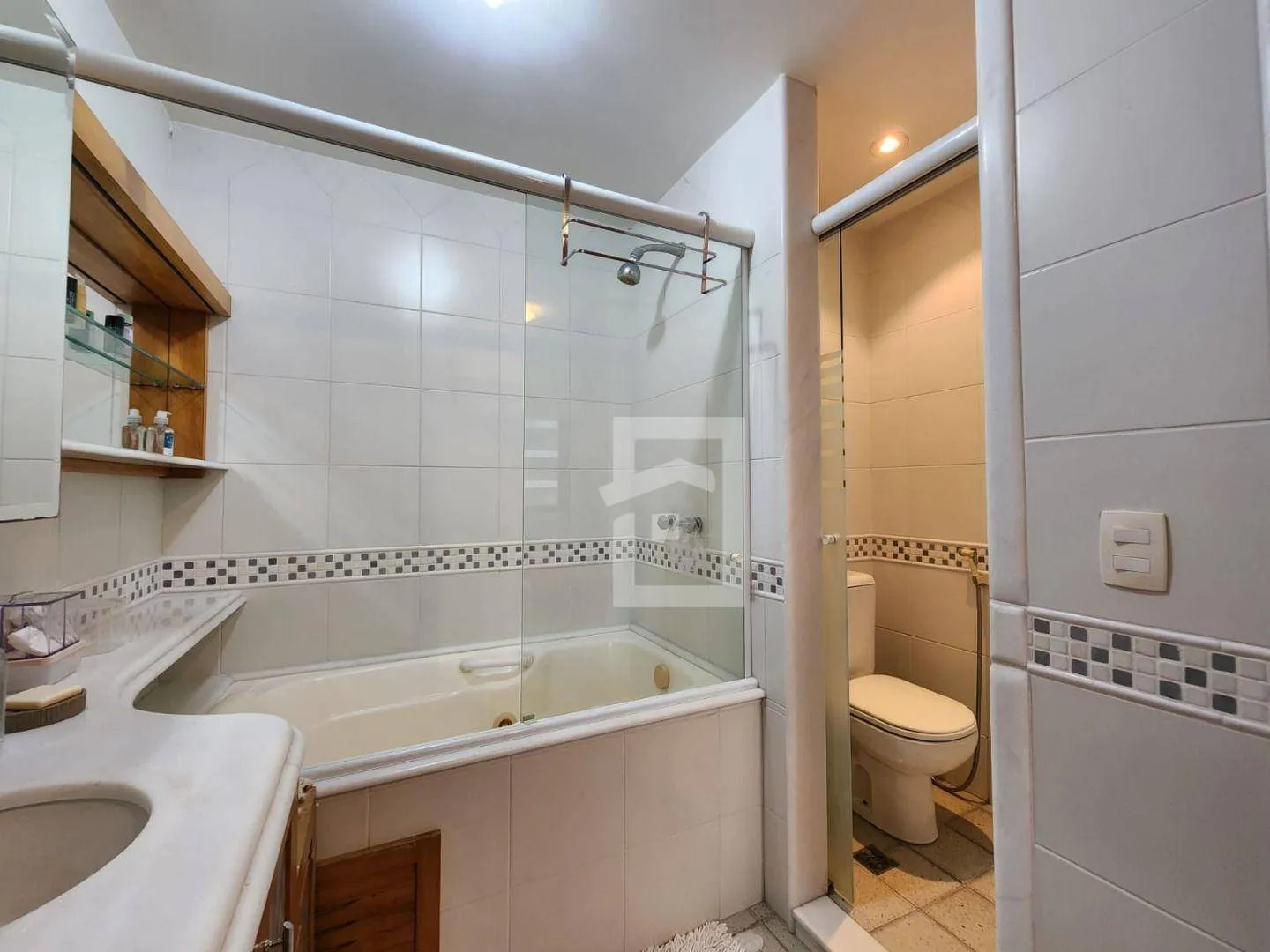 Furnished 3-bedroom apartment with 4 bathrooms — photo 29