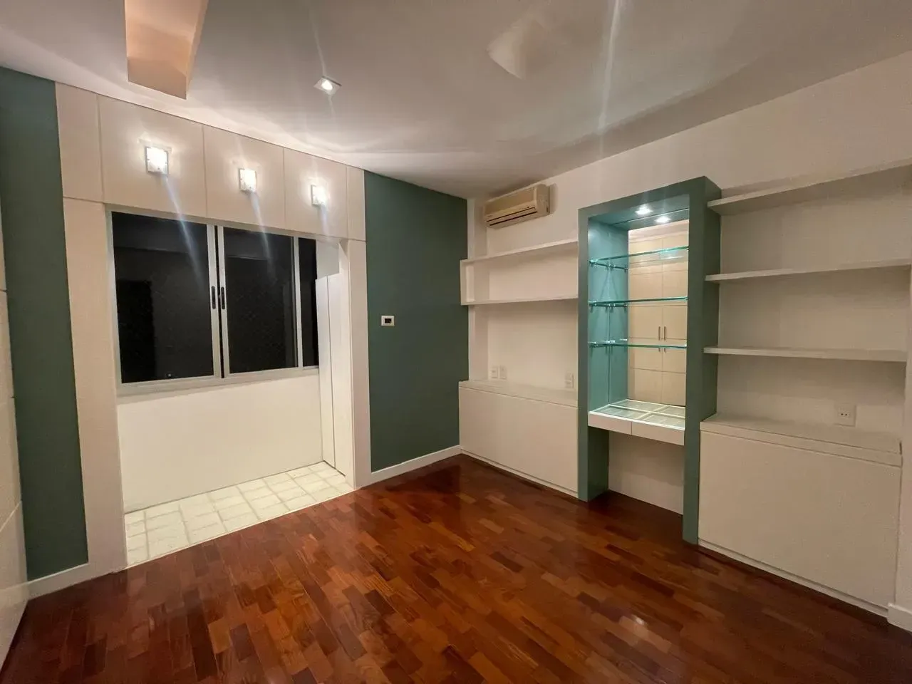 195 m² apartment with 3 bedrooms and glassed balcony — photo 5