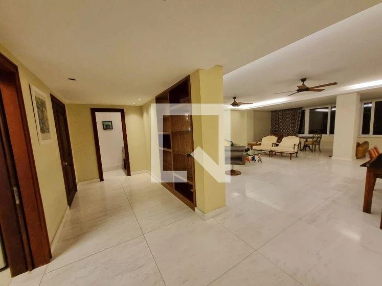 Washing machine in a 3-bedroom apartment, 300 m² — photo 35