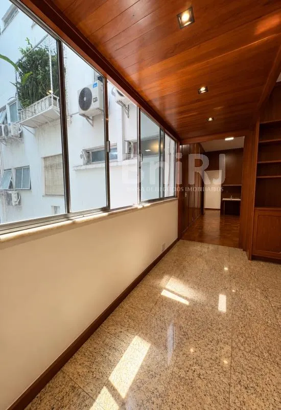Home office in a 4-bedroom apartment, 280 m² — photo 24