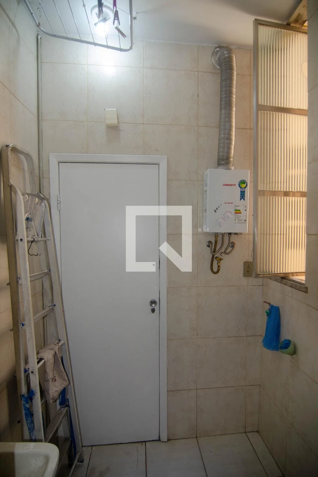 Квартира з 3 спальнями та дерев'яною підлогою або ламінатом — photo 32
