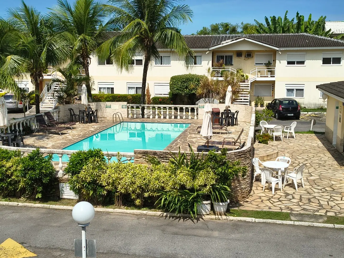 Furnished apartment with 2 suites and a balcony — photo 6
