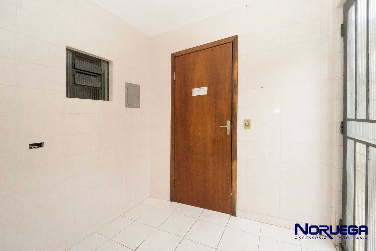 House with a closed kitchen and 3 bedrooms — photo 10