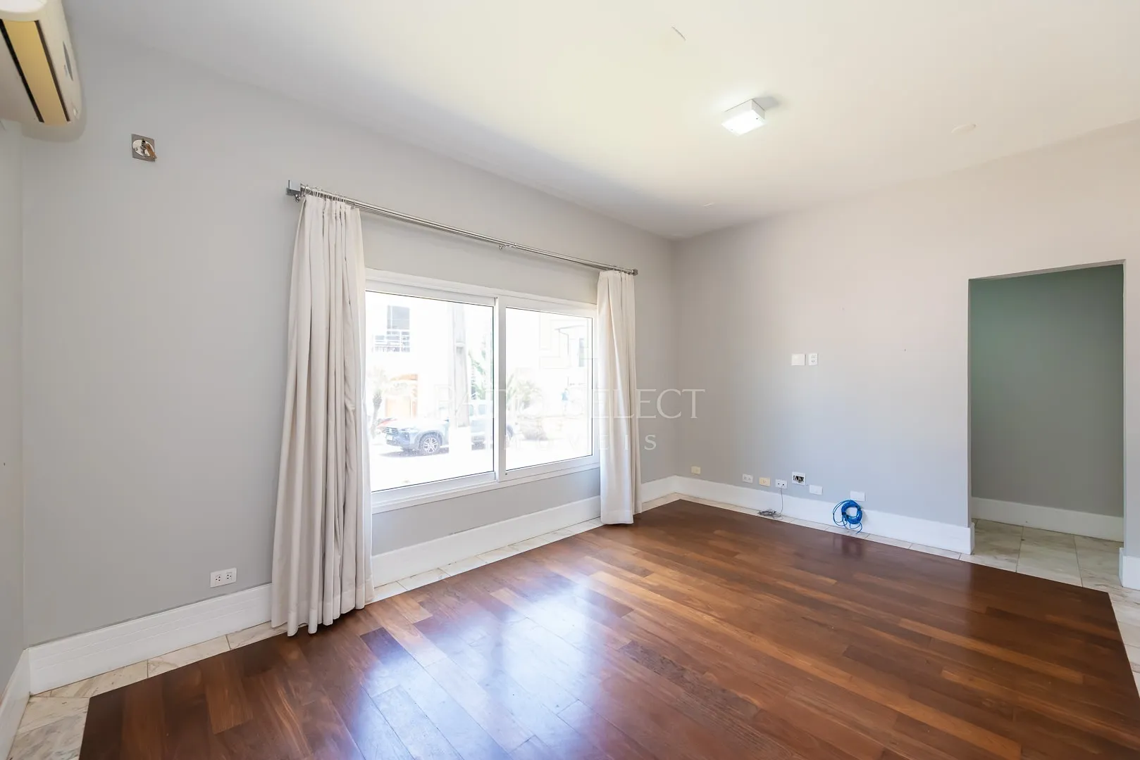 Furnished house, 305 m², with a bathtub — photo 37