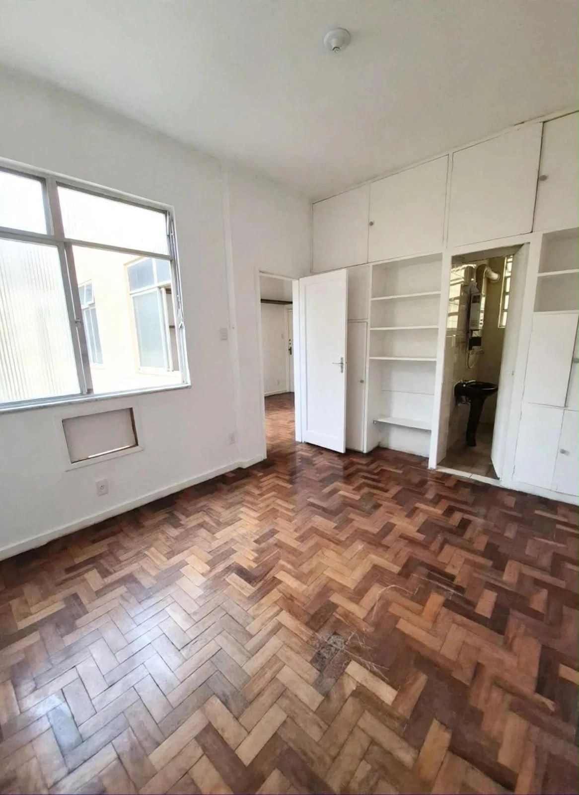 Apartment, 50 m², with wood or laminate floors — photo 11