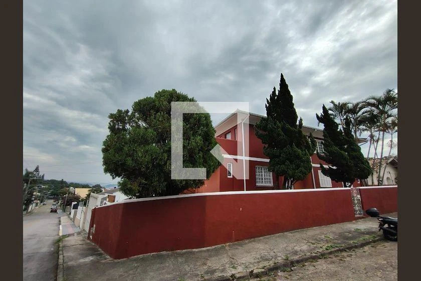 House with 7 bedrooms and 3 en-suites at 350 m² — photo 44