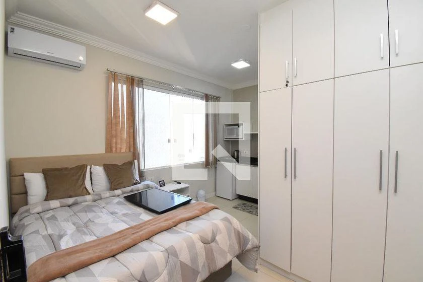 Studio de 22 m² com ar-condicionado e box de vidro