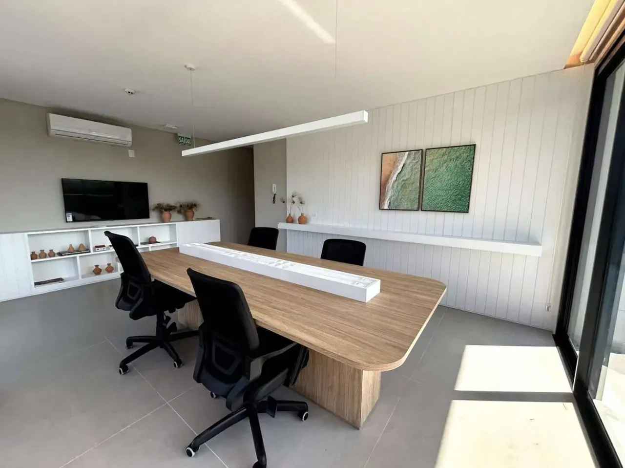 One-bedroom apartment with floor-to-ceiling windows — photo 21