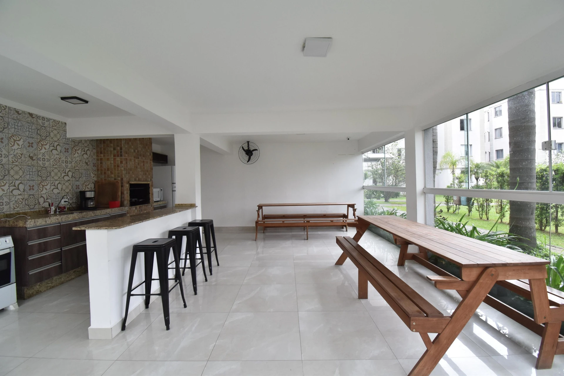 Засклений балкон та 2 спальні: квартира 49 м² — photo 32