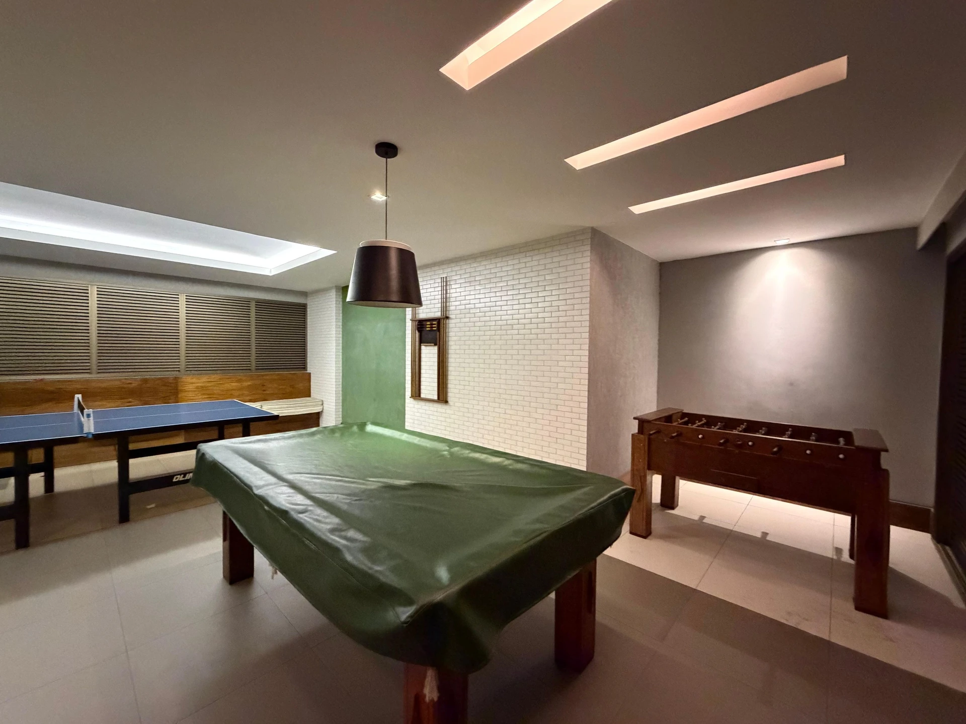 Furnished apartment, 112 m², with a glass-enclosed balcony — photo 20