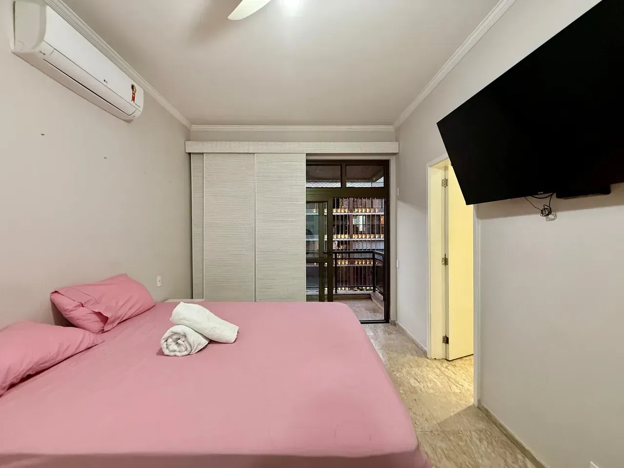 Furnished 96 m² apartment with 2 bedrooms and 3 bathrooms — photo 13