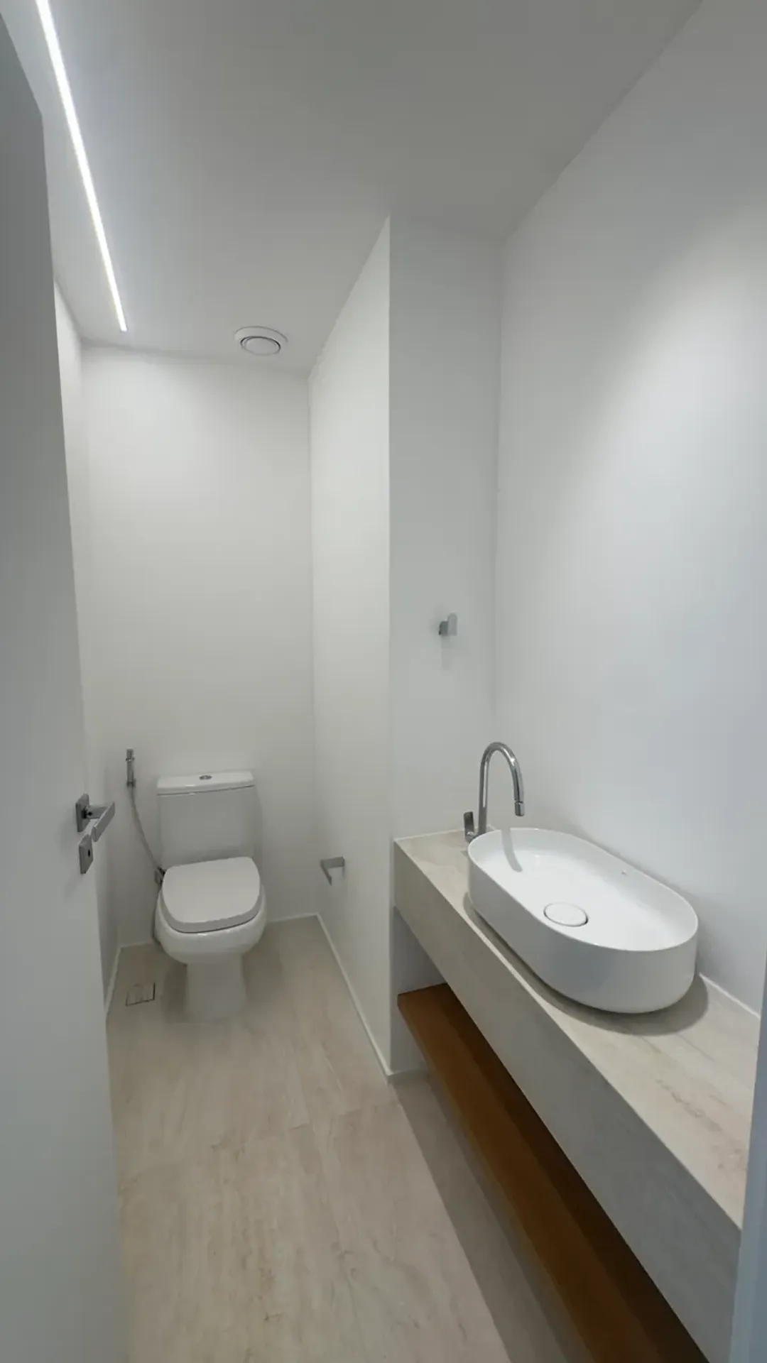 Apartment with 4 bedrooms, 5 bathrooms and enclosed balcony — photo 47