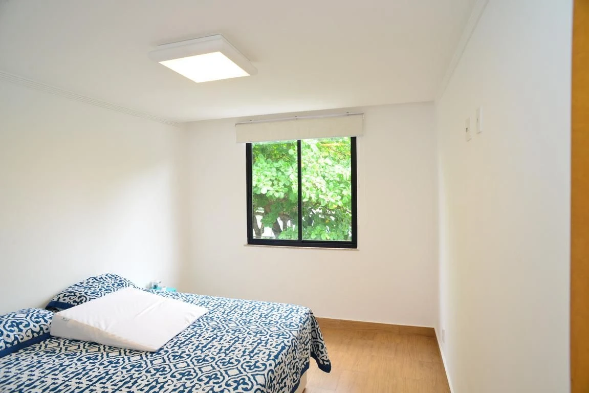 260 m² house with floor-to-ceiling windows and a jacuzzi — photo 31
