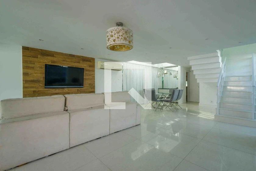 Casa de 6 quartos com 470 m² e 7 vagas