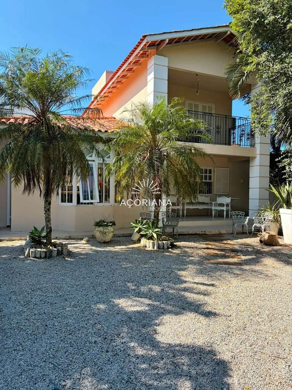 Casa con 5 dormitorios y parrilla privada al aire libre