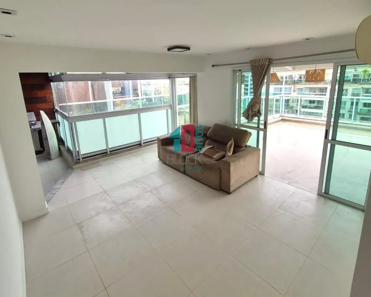 Apartment, 203 m², with a glass-enclosed balcony — photo 5